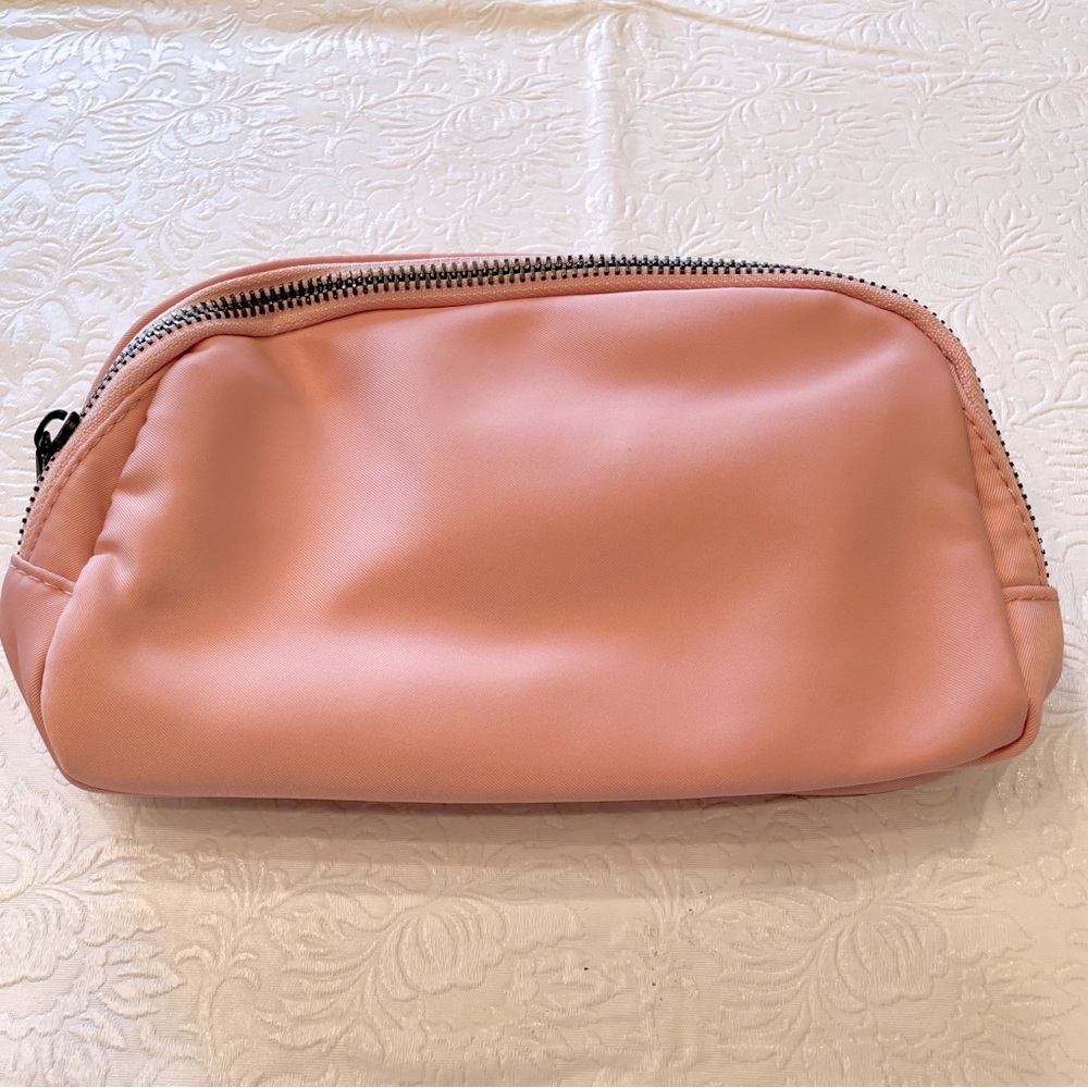 Belt Bag Fanny Pack Crossbody With Adjustable Strap in soft pink. NWOT